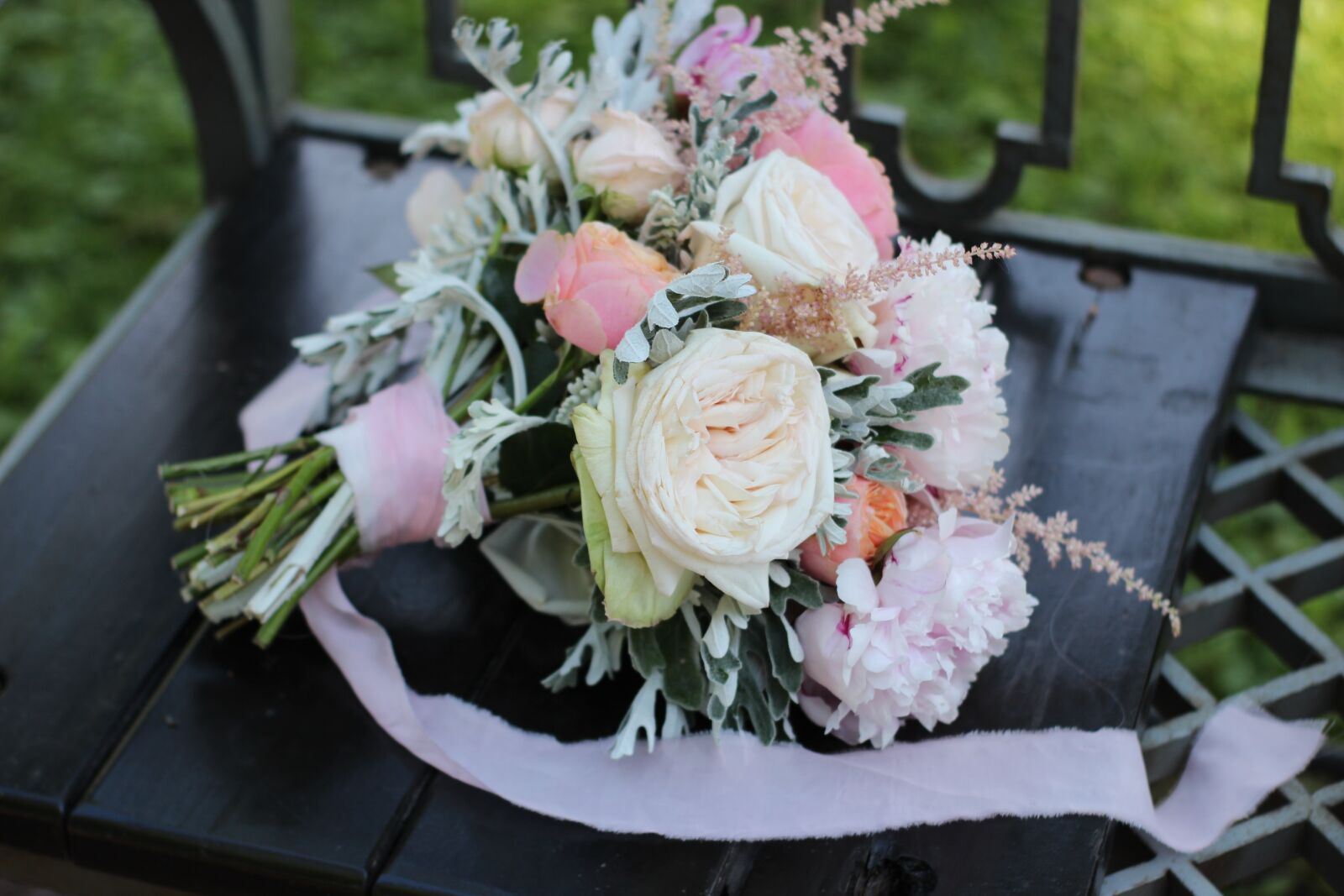 Canon EOS 600D (Rebel EOS T3i / EOS Kiss X5) sample photo. Bouquet, flowers, roses photography