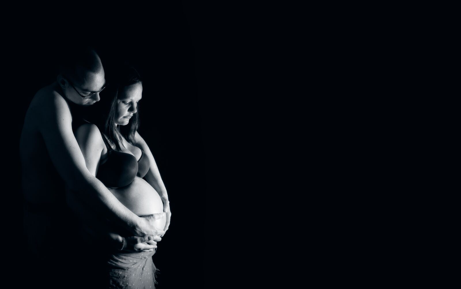 Olympus OM-D E-M1 Mark II + Olympus M.Zuiko Digital ED 12-40mm F2.8 Pro sample photo. Pair, pregnant, baby belly photography