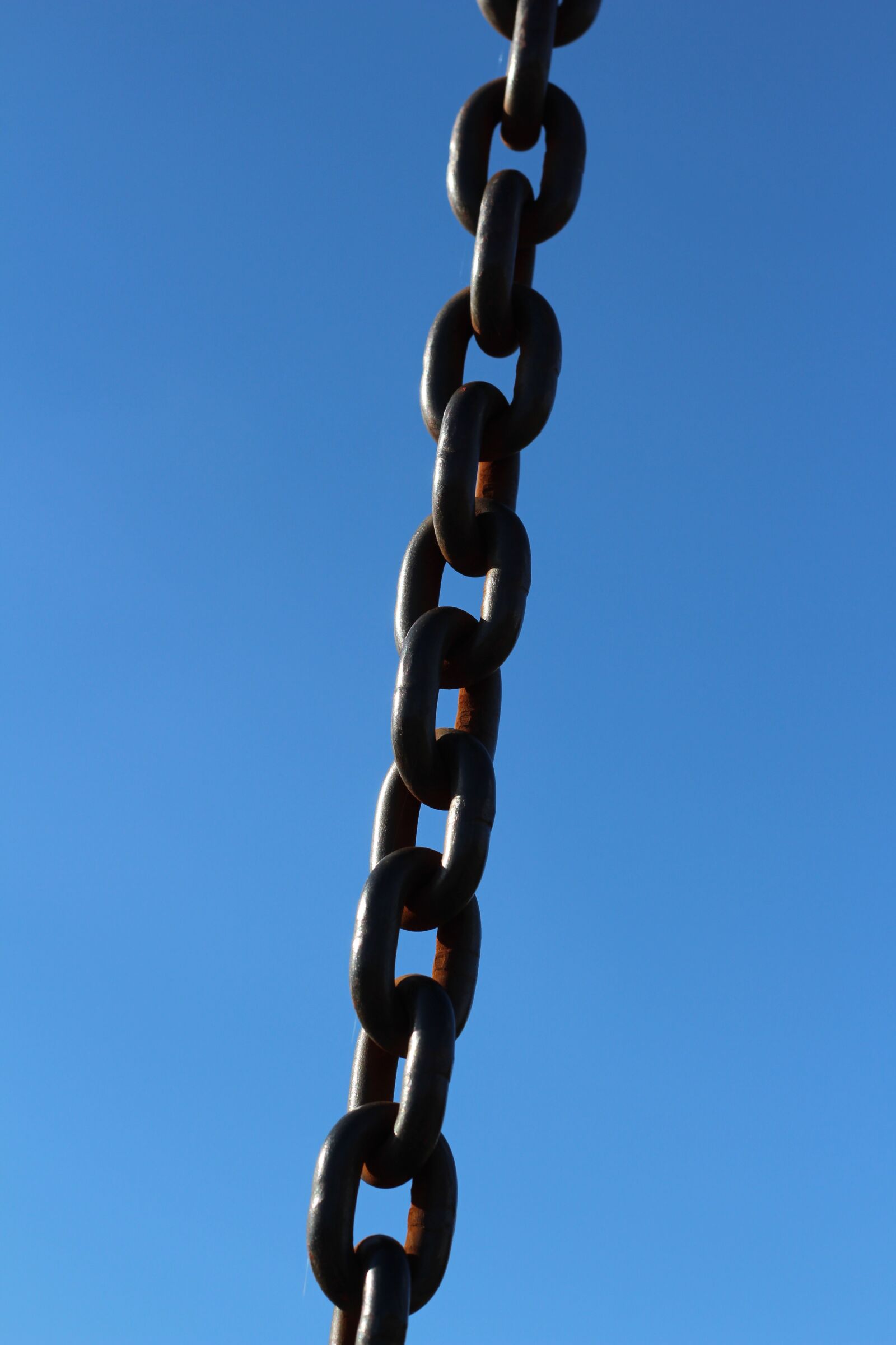 Canon EOS 700D (EOS Rebel T5i / EOS Kiss X7i) + Canon EF 50mm F1.8 II sample photo. Chain, sky, chain li photography