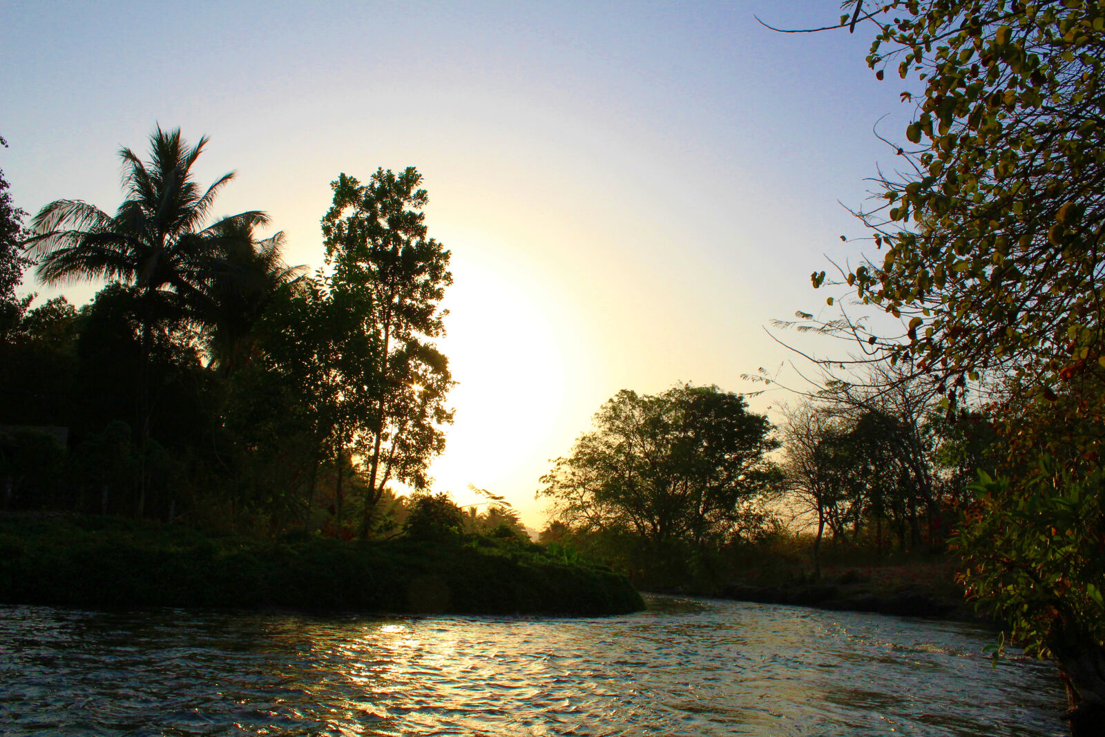 Canon EOS 1200D (EOS Rebel T5 / EOS Kiss X70 / EOS Hi) sample photo. Landscape, nature, river, sunset photography