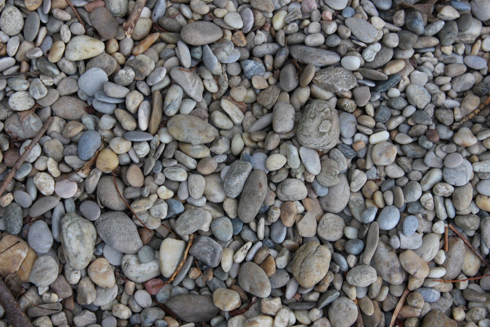 Canon EOS 700D (EOS Rebel T5i / EOS Kiss X7i) + Canon EF-S 18-55mm F3.5-5.6 III sample photo. Stones, river, water photography