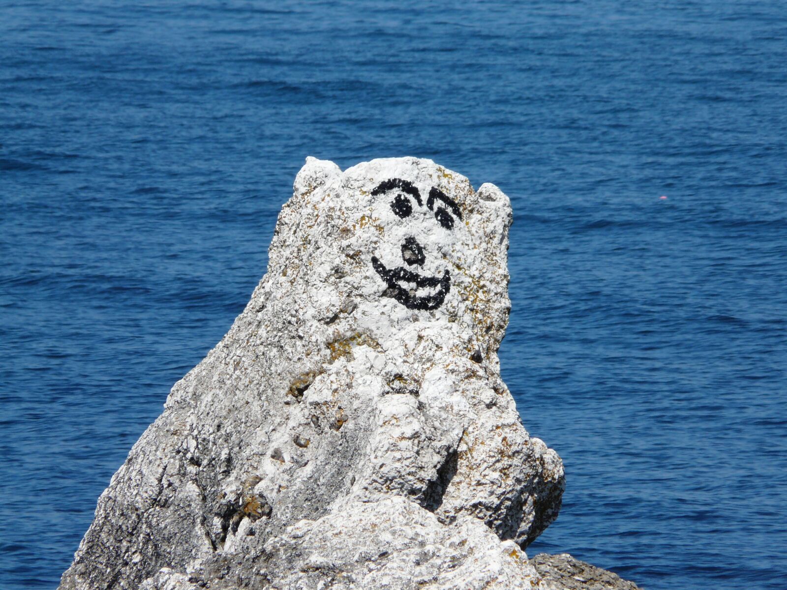 Panasonic DMC-FZ18 sample photo. Art, rock, humour photography