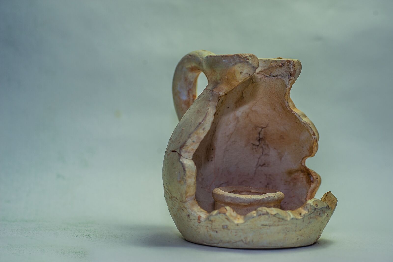 Nikon D700 sample photo. Krug, broken, ceramic photography