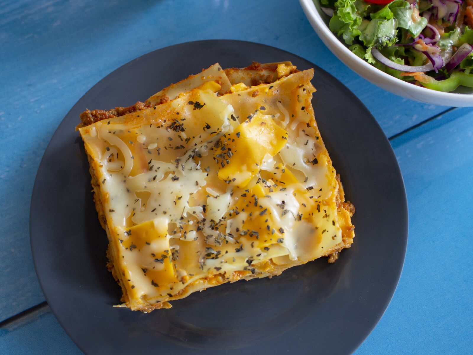 Canon EOS 700D (EOS Rebel T5i / EOS Kiss X7i) sample photo. Lasagna, plate, grey photography