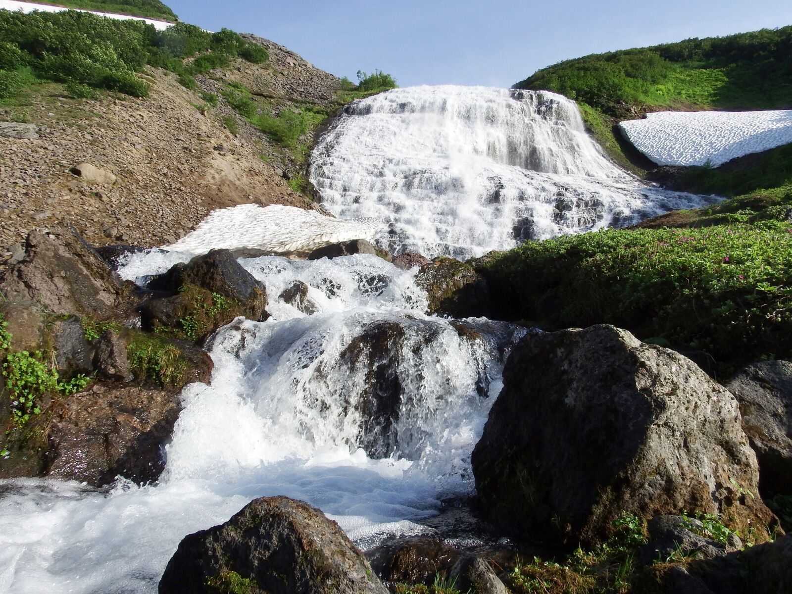 Fujifilm FinePix S1 sample photo. Waterfall, spillway, autumn photography