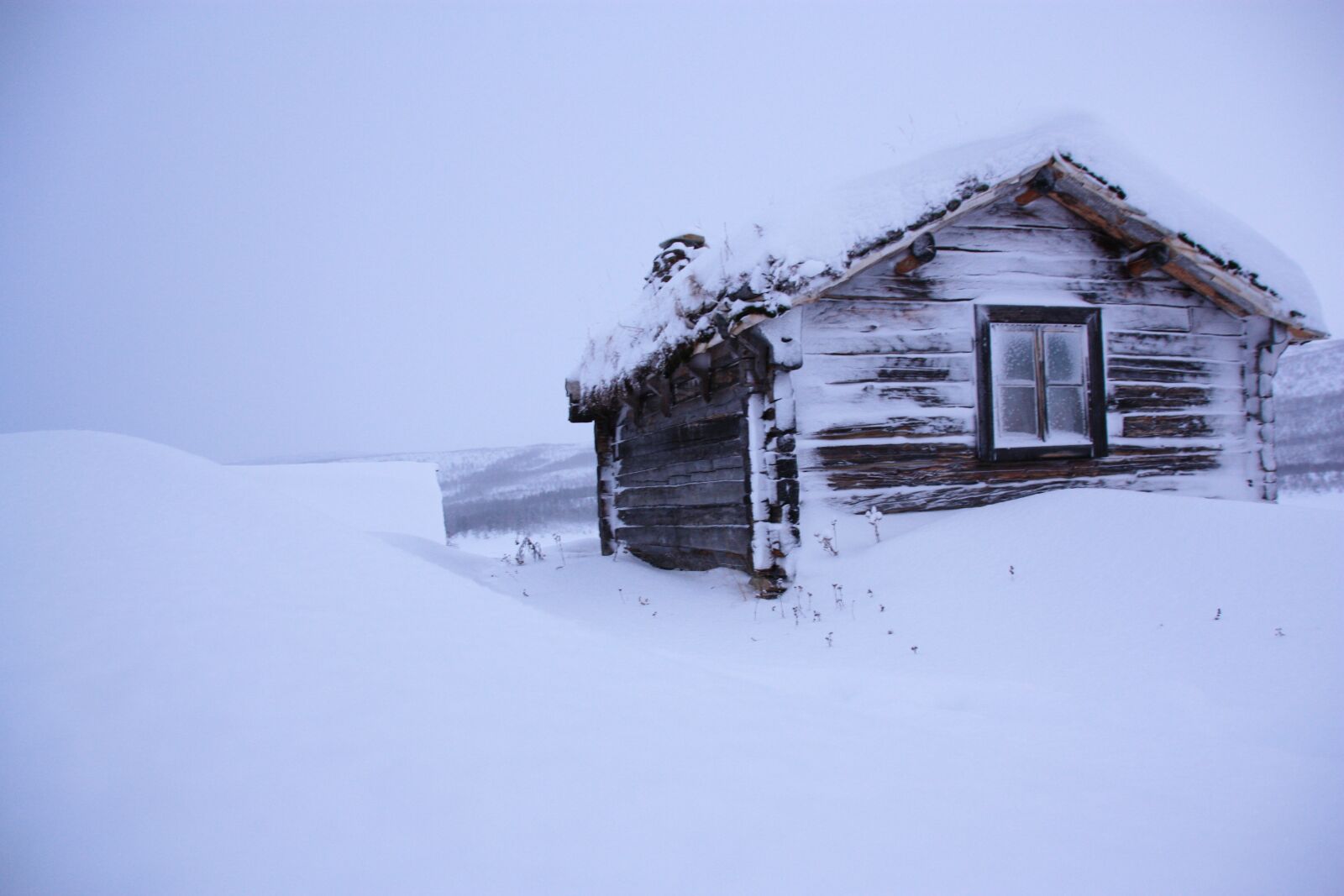 Canon EOS 450D (EOS Rebel XSi / EOS Kiss X2) sample photo. Snow, chalet, lapland photography