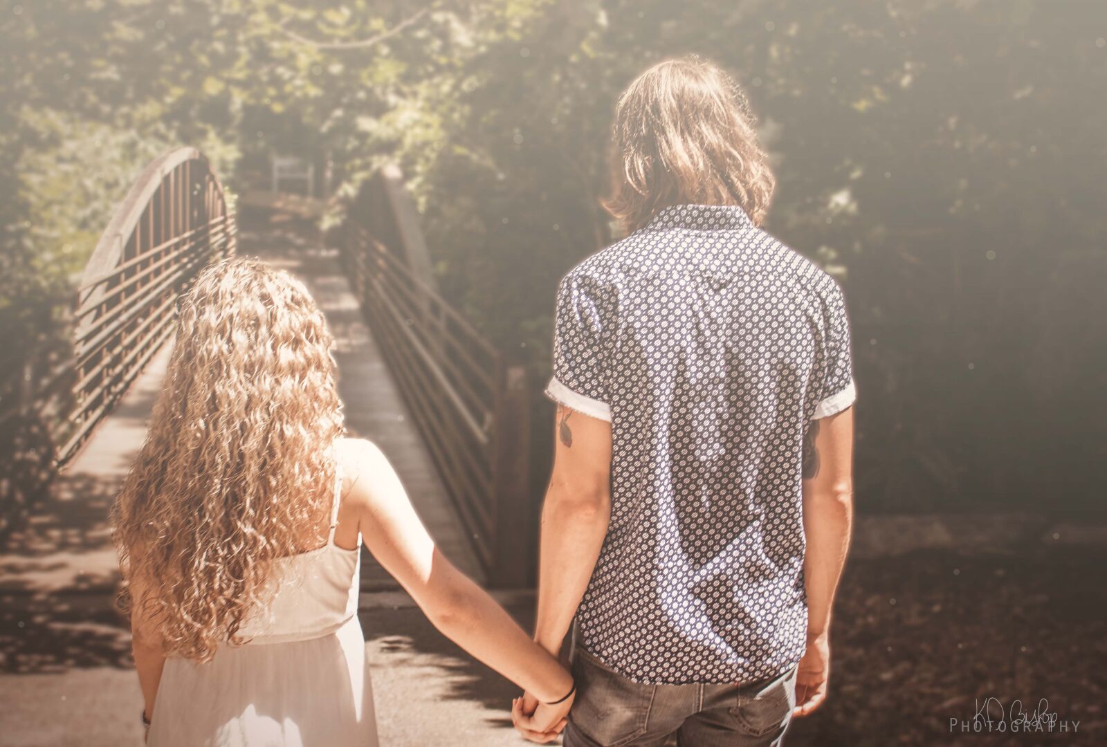 Canon EOS 750D (EOS Rebel T6i / EOS Kiss X8i) sample photo. Bridge, couple, love, walking photography