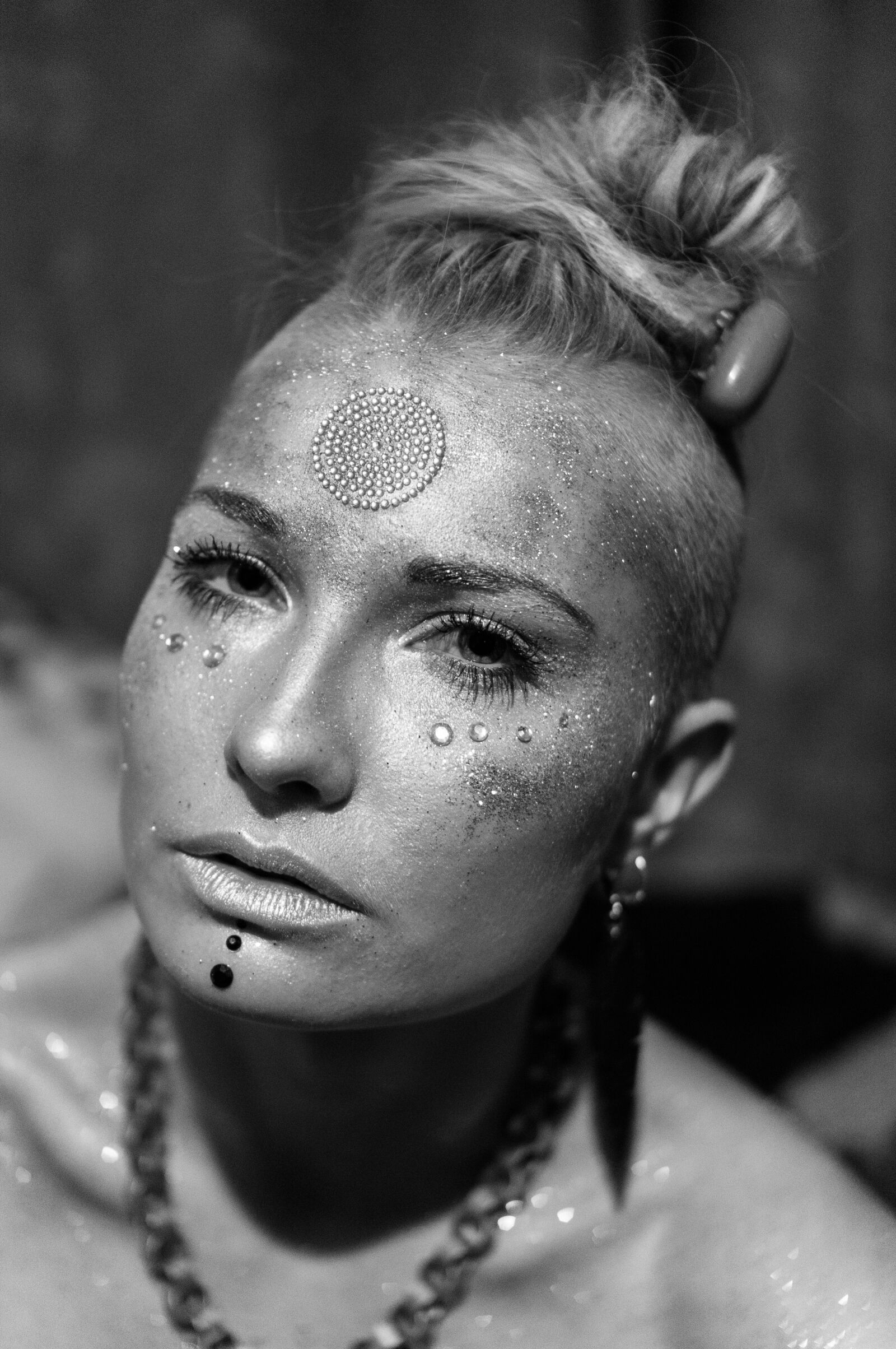 Sony SLT-A55 (SLT-A55V) sample photo. Model, glitter, face paint photography