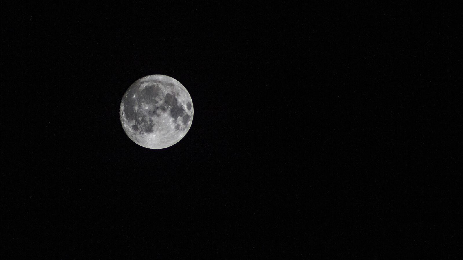 Canon EOS 700D (EOS Rebel T5i / EOS Kiss X7i) + Canon EF75-300mm f/4-5.6 sample photo. Moon, night, sky photography