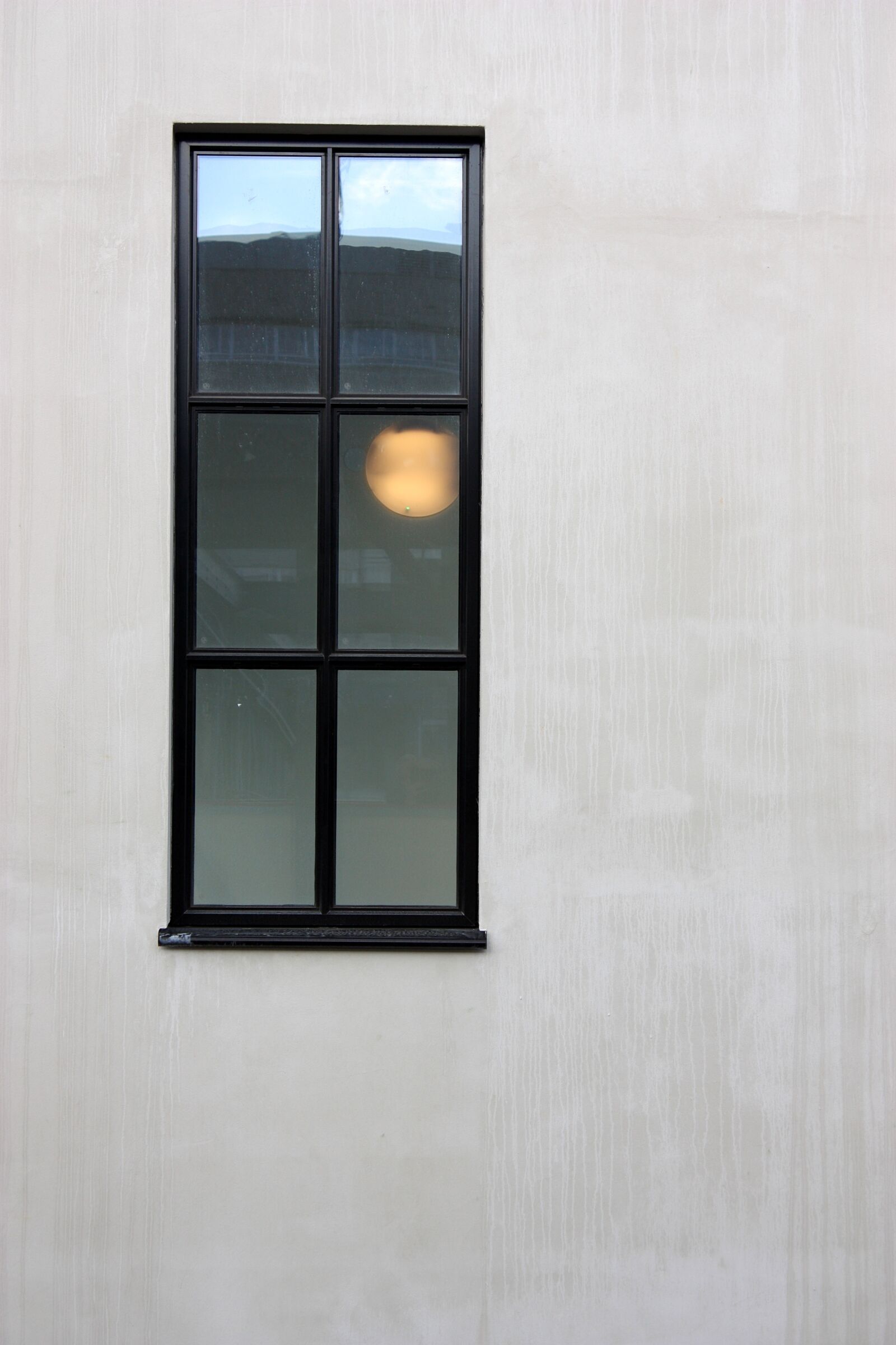 Canon EOS 450D (EOS Rebel XSi / EOS Kiss X2) sample photo. Window, facade, concrete photography