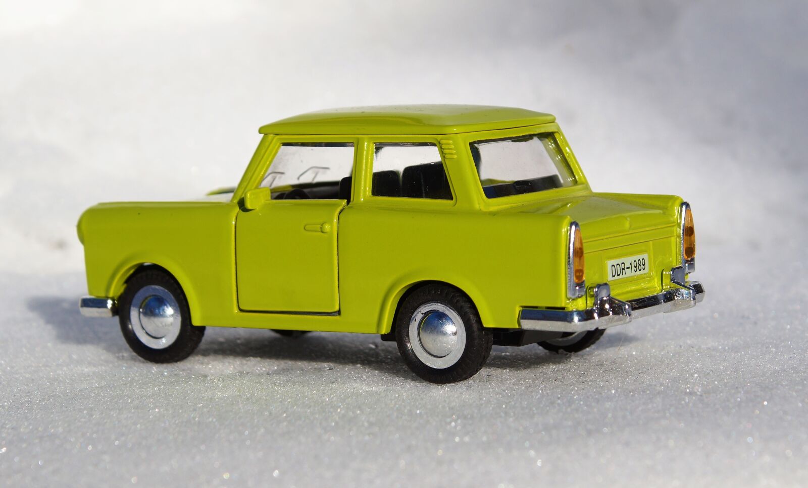 Sony DT 18-70mm F3.5-5.6 sample photo. Model car, satellite, auto photography