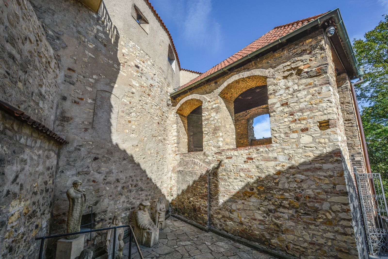 Nikon D5200 sample photo. Castle, walls, statues photography