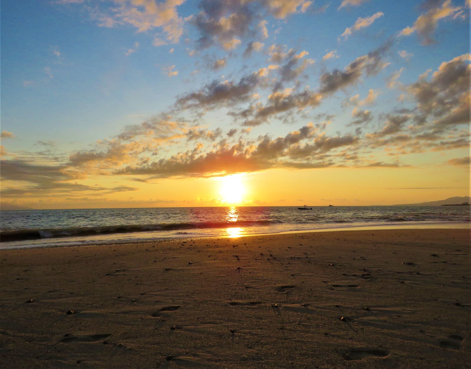 Canon PowerShot SX60 HS sample photo. Sunset, ocean, waves photography