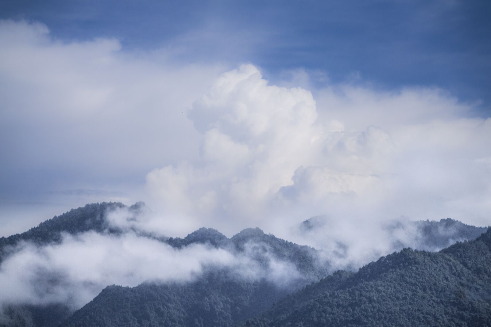 Sony E 55-210mm F4.5-6.3 OSS sample photo. The scenery, cloud, mountain photography