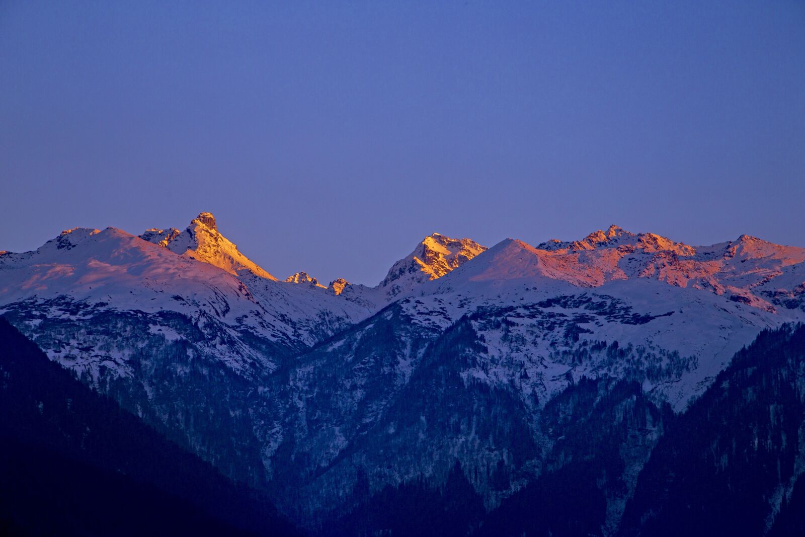 Canon EOS 6D + Canon EF 24-105mm F4L IS USM sample photo. Mountains, snow, sun photography