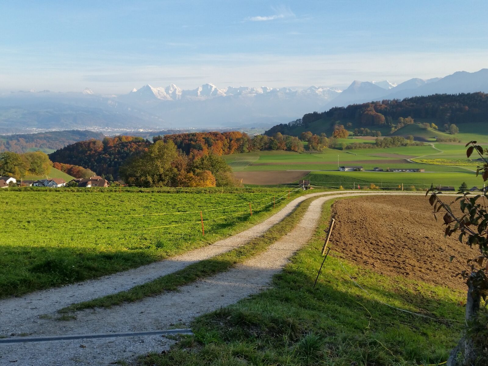 Samsung Galaxy S5 sample photo. Path, mountains, autumn photography
