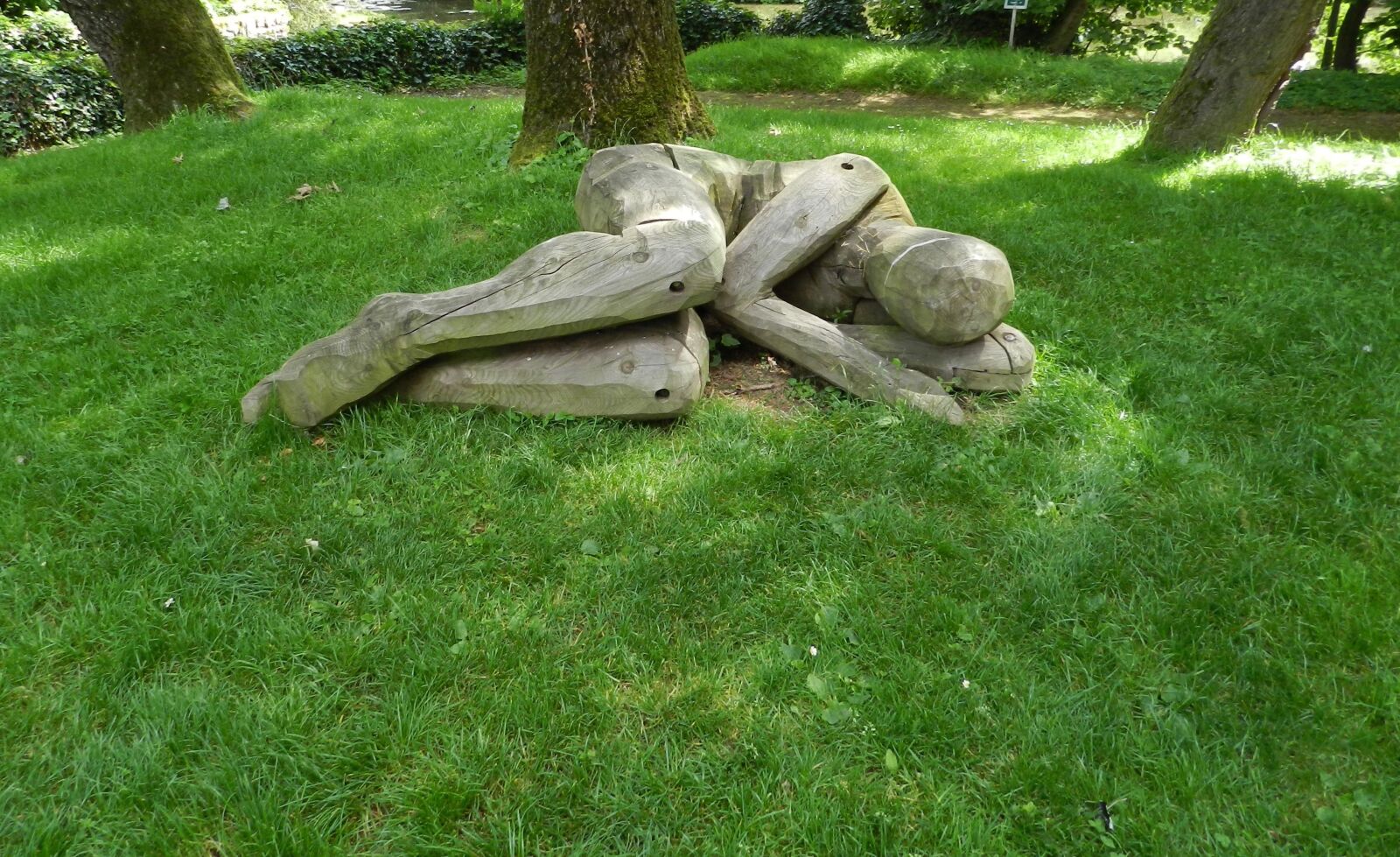 Nikon Coolpix P500 sample photo. Sculpture, wood, nature photography