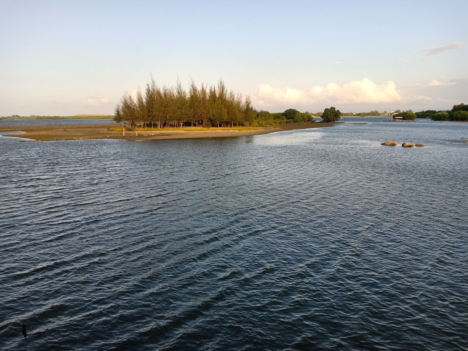 OPPO F7 sample photo. Water, beach, estuary photography