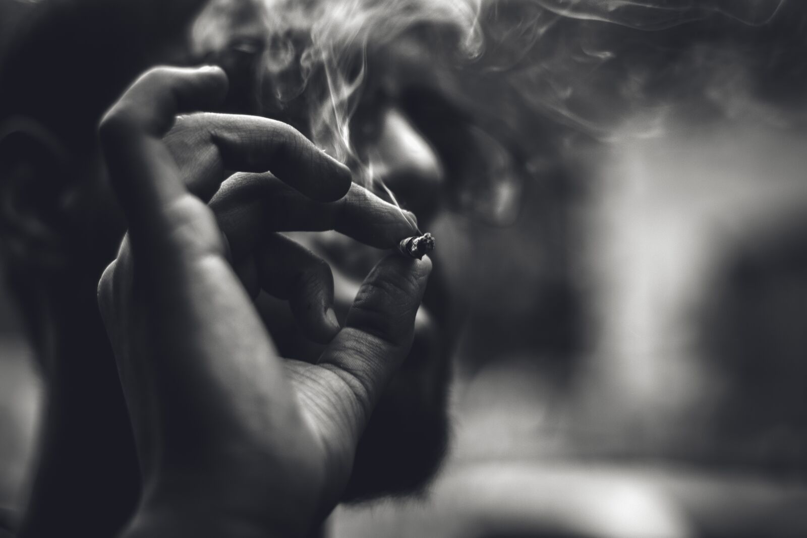 Canon EOS 7D Mark II sample photo. Smoking, cigarette, bad photography