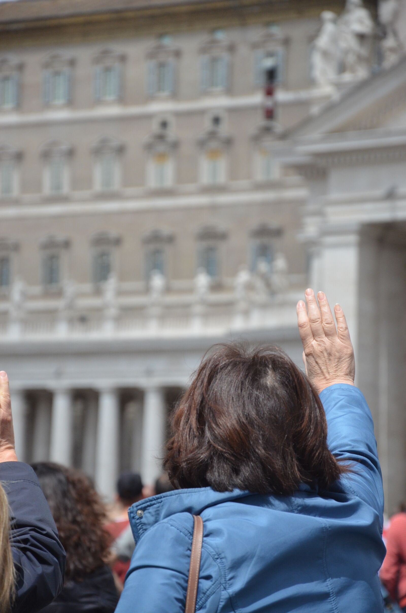 Nikon D7000 sample photo. Woman, back, waving photography