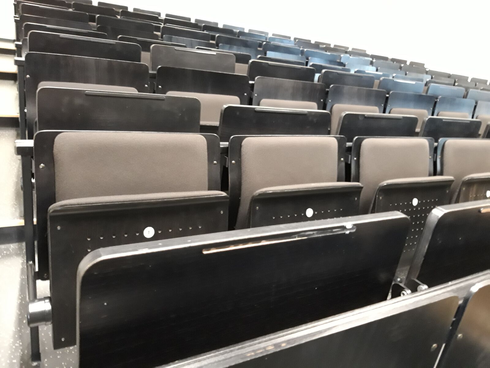 Samsung Galaxy A6 sample photo. Lecture hall, university, teaching photography