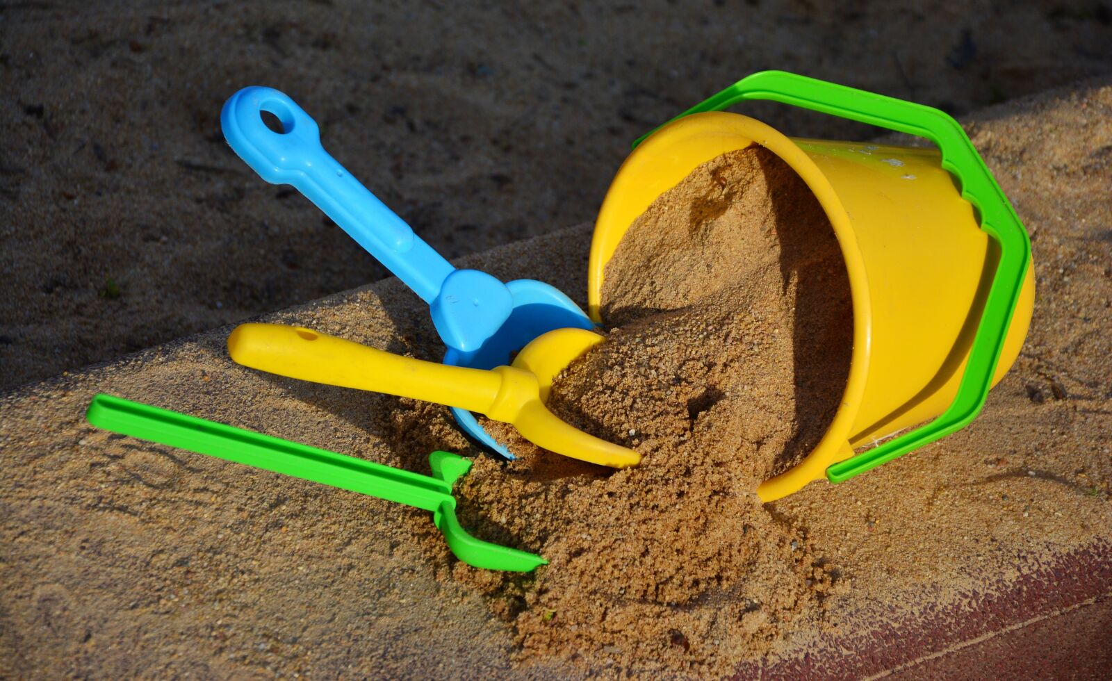 Nikon D5200 sample photo. Sand, sand bucket, scoop photography