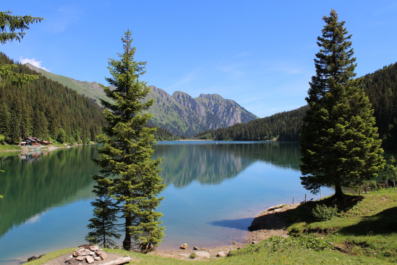 Озеро времени. Озеро Арнезе Швейцария вода. Mountains Lake photo Mirrored.