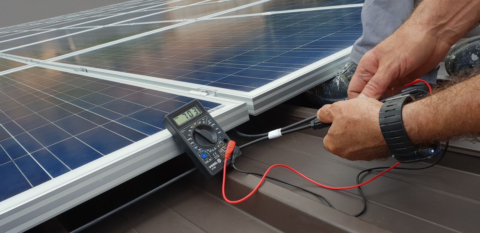Samsung Galaxy S9+ sample photo. Technician, solar panel, renewable photography