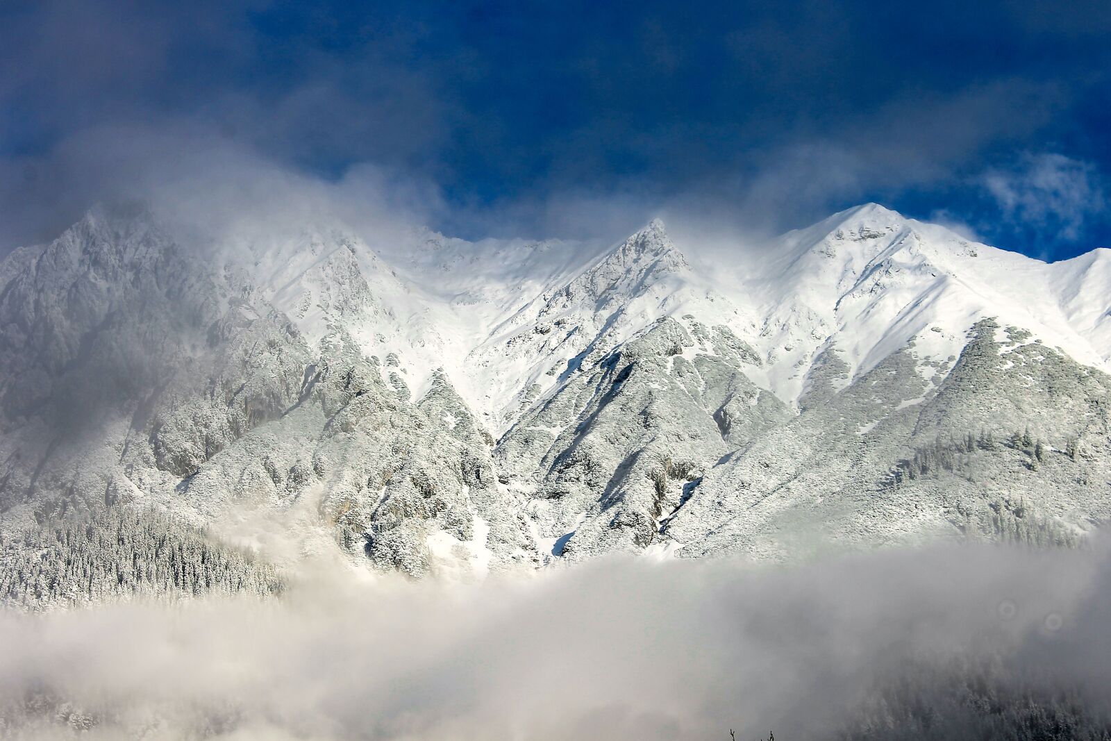 Canon EOS 1100D (EOS Rebel T3 / EOS Kiss X50) sample photo. Mountain, snowy mountain peak photography
