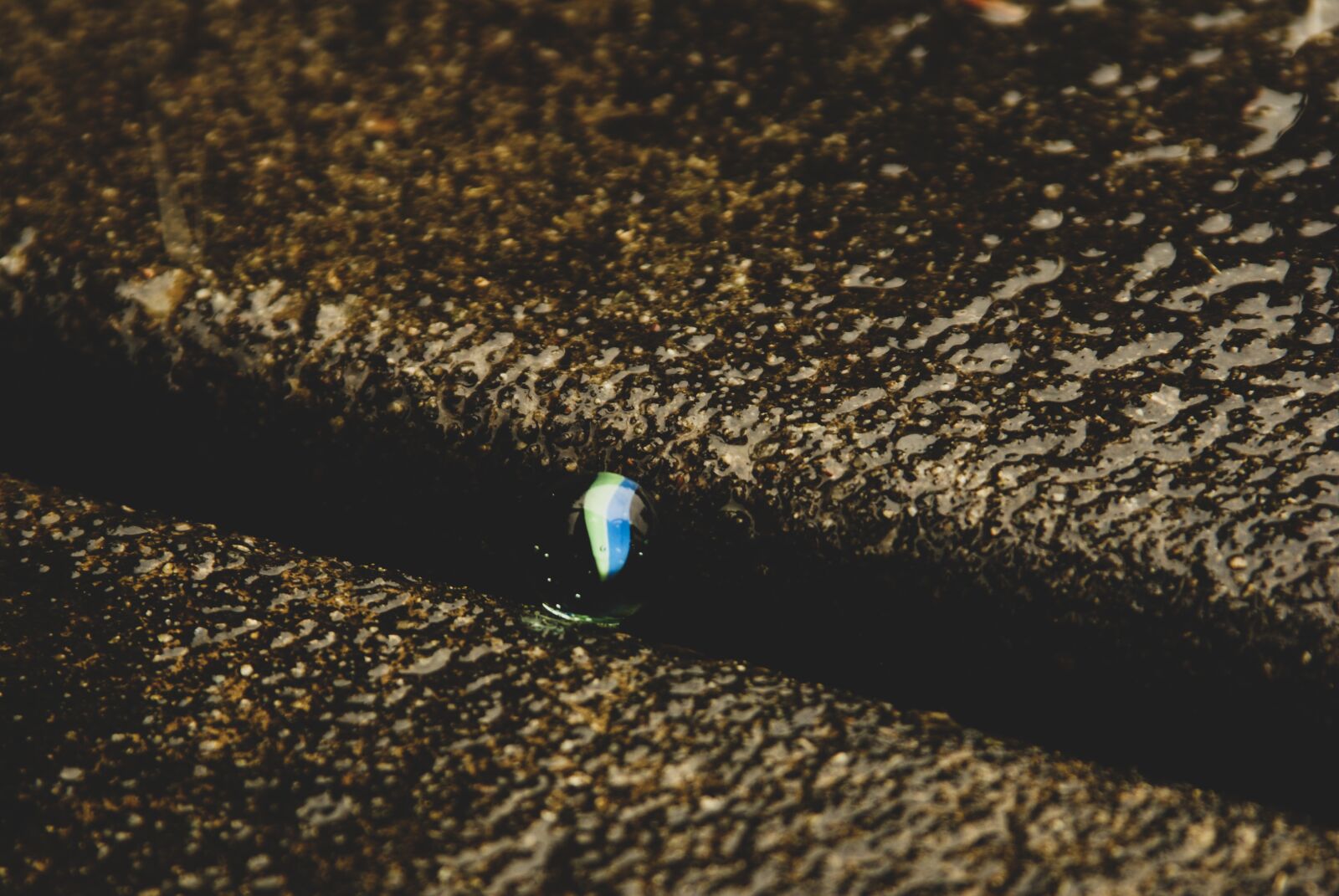 Sony Alpha DSLR-A200 sample photo. Marble, crack, stone photography