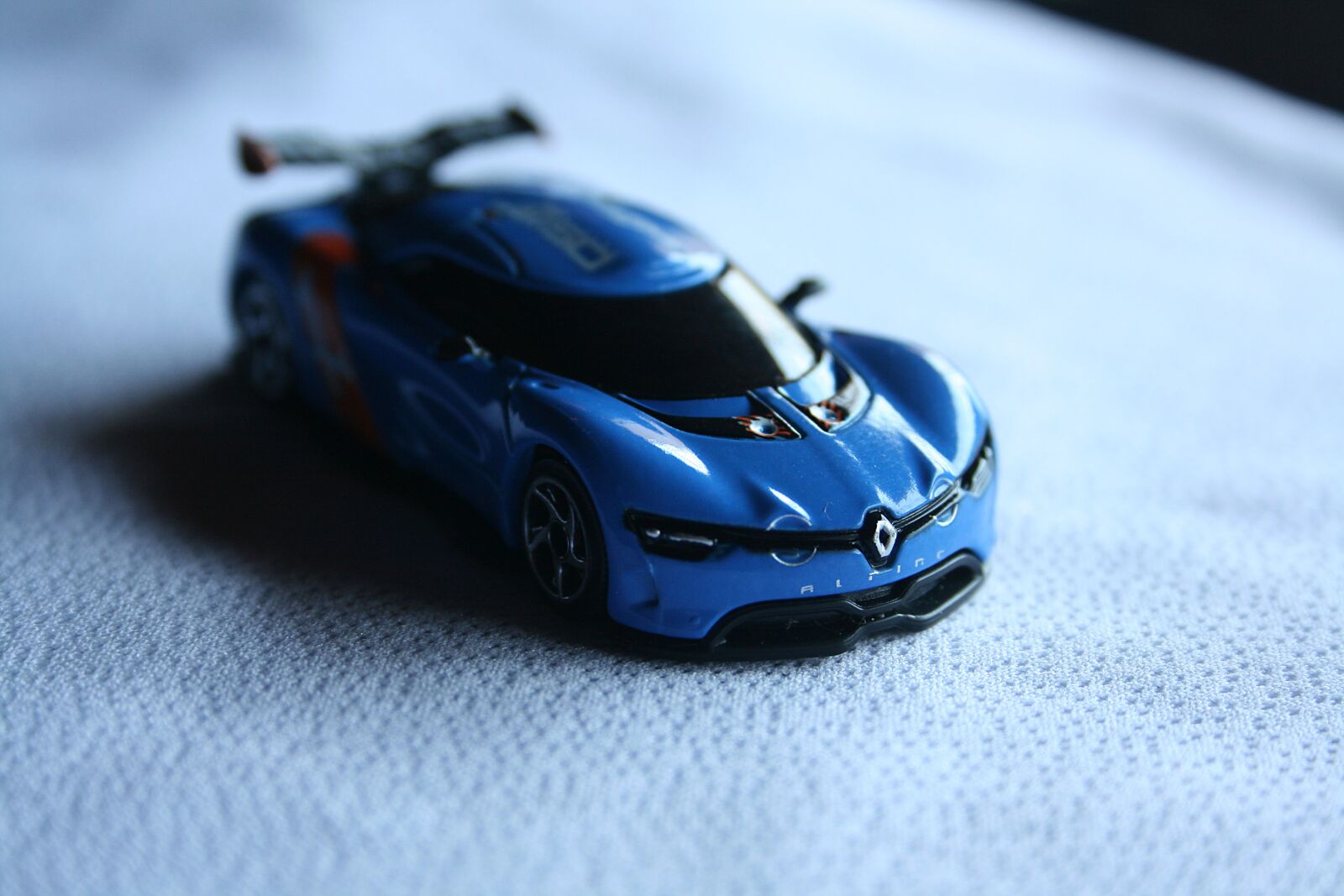 Canon EOS 400D (EOS Digital Rebel XTi / EOS Kiss Digital X) sample photo. Toy, car, auto photography