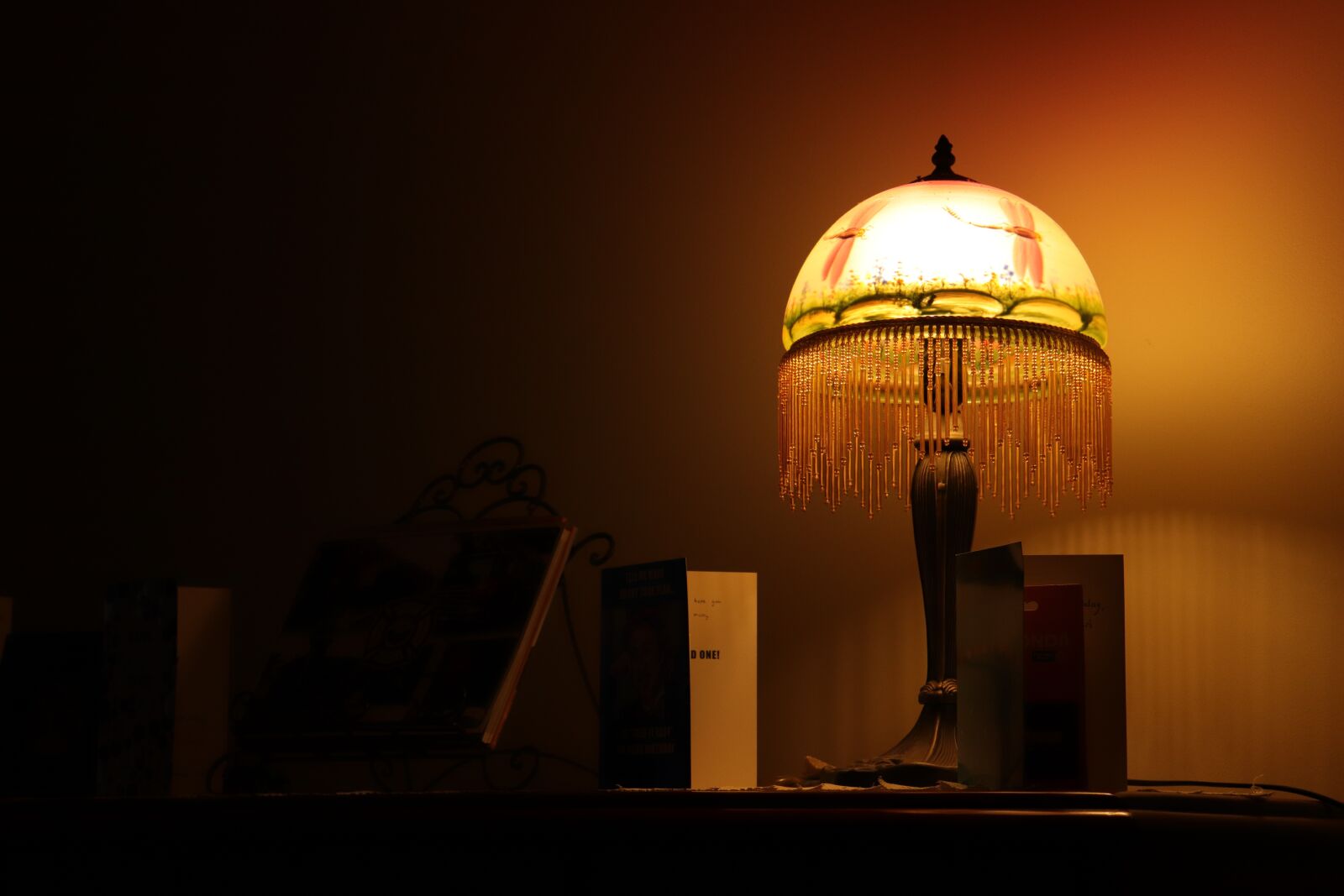 Canon EOS 200D (EOS Rebel SL2 / EOS Kiss X9) sample photo. Warm, night, lamp photography