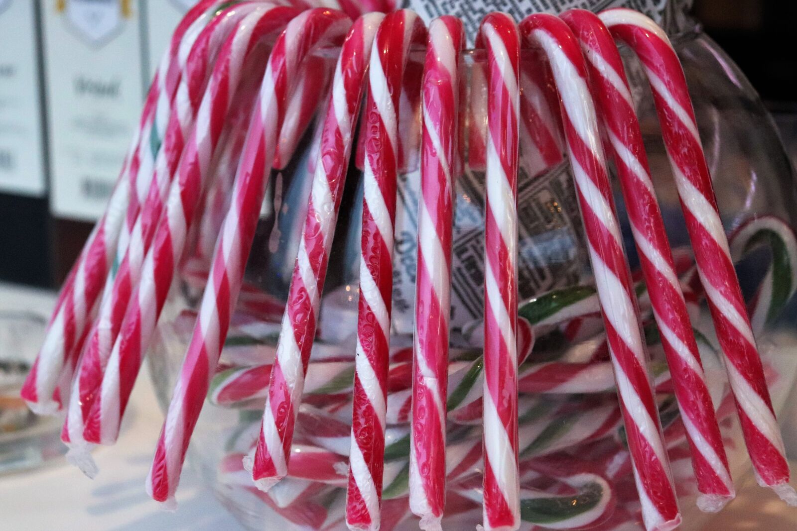 Canon EOS 200D (EOS Rebel SL2 / EOS Kiss X9) sample photo. Colorful candys, sweets, christmas photography