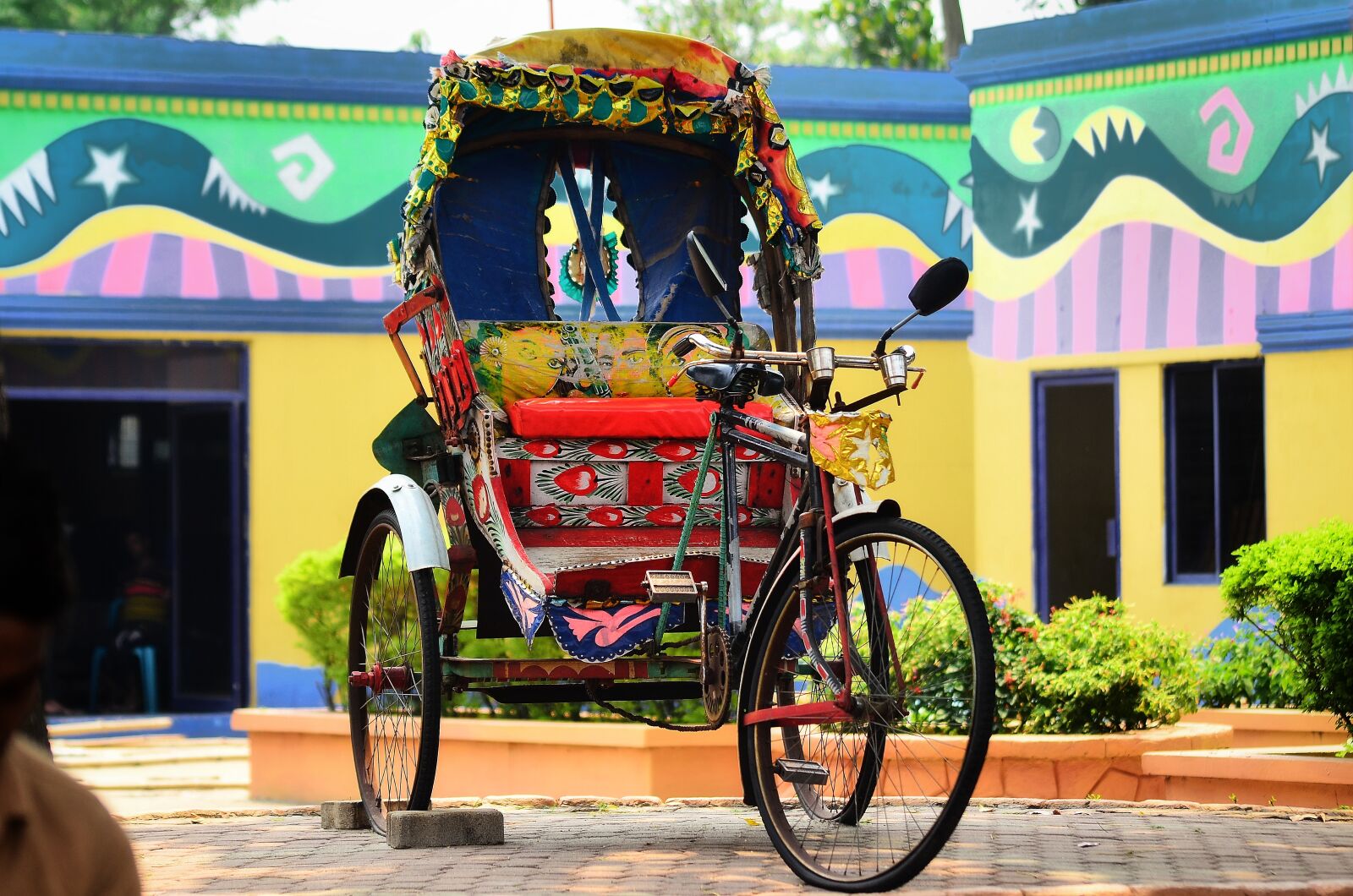 Nikon D5100 sample photo. Rickshaw, vehicles, cityscape photography