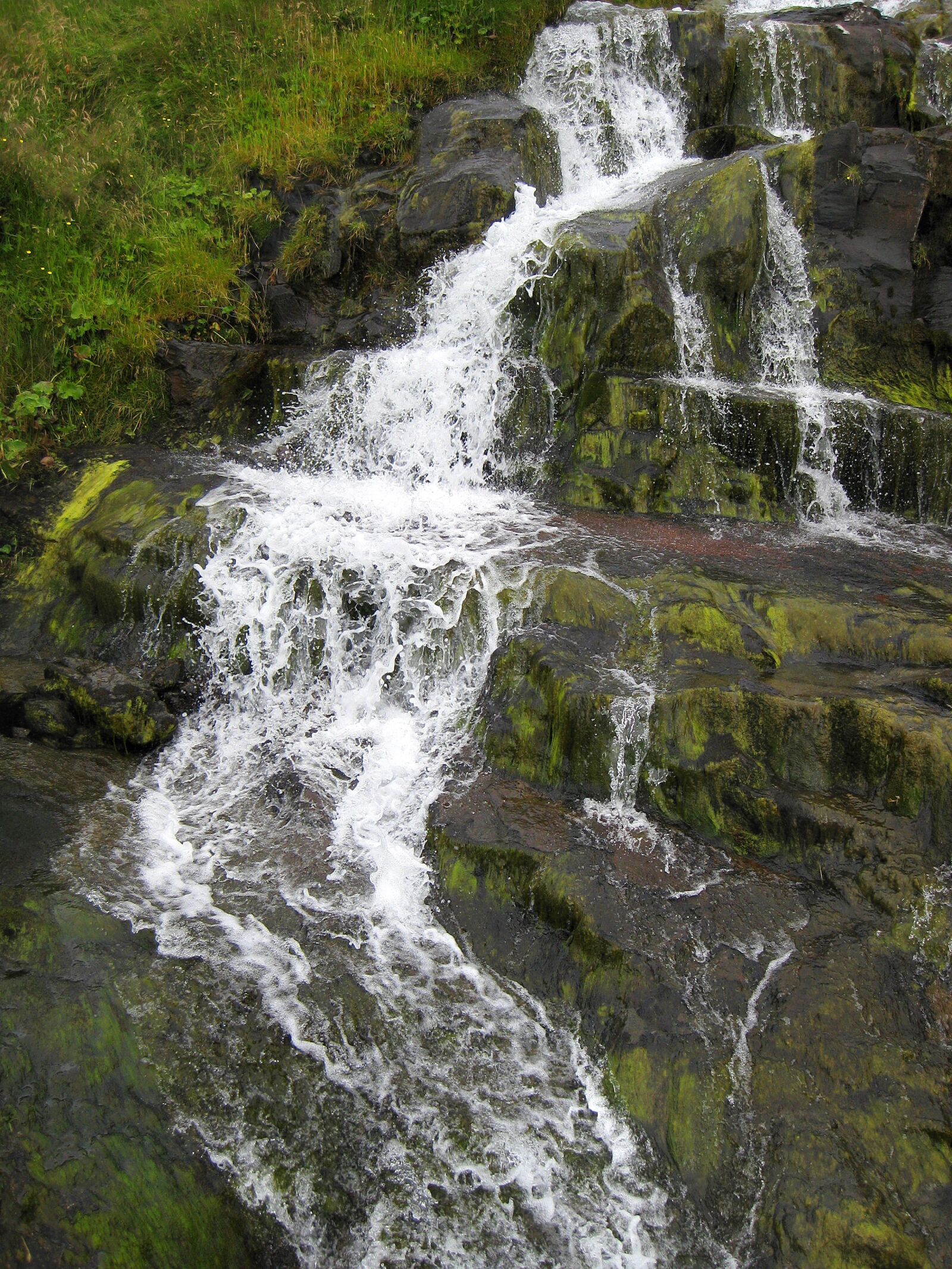 Canon PowerShot SD1100 IS (Digital IXUS 80 IS / IXY Digital 20 IS) sample photo. Waterfall, cascade, streams photography