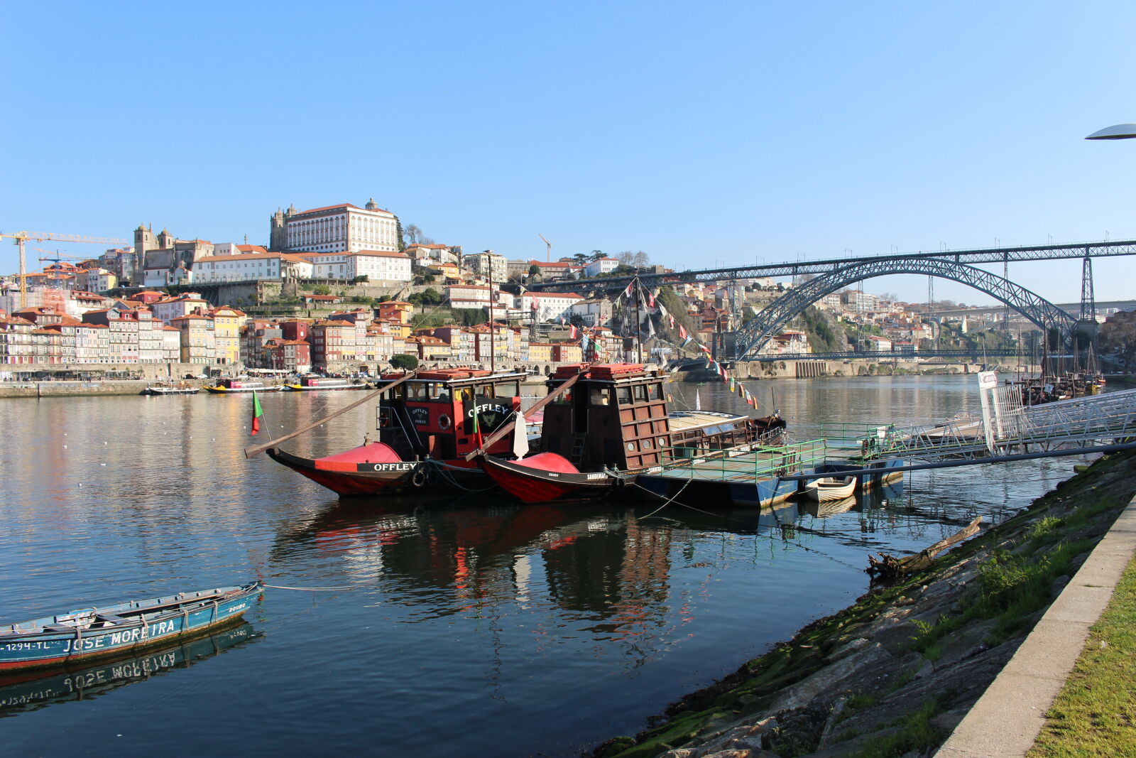 Canon EOS 100D (EOS Rebel SL1 / EOS Kiss X7) sample photo. Boat, bridge, city photography