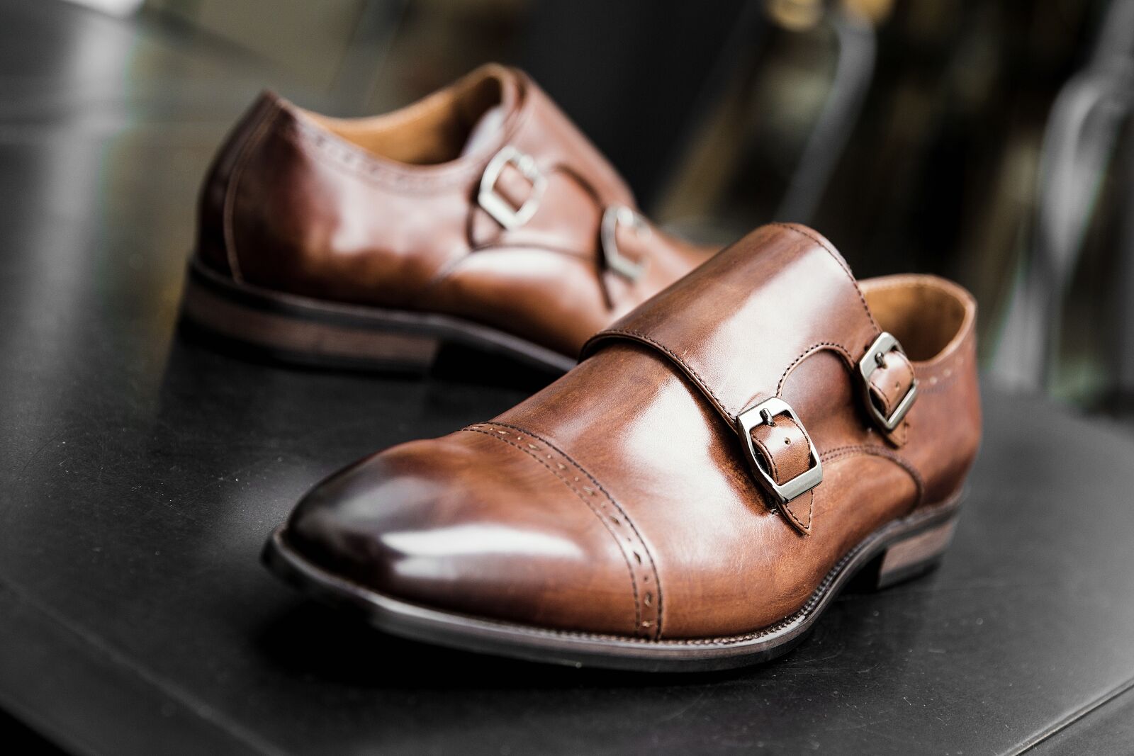 Canon EF 24-70mm F2.8L II USM sample photo. Shoes men, shoe, shine photography