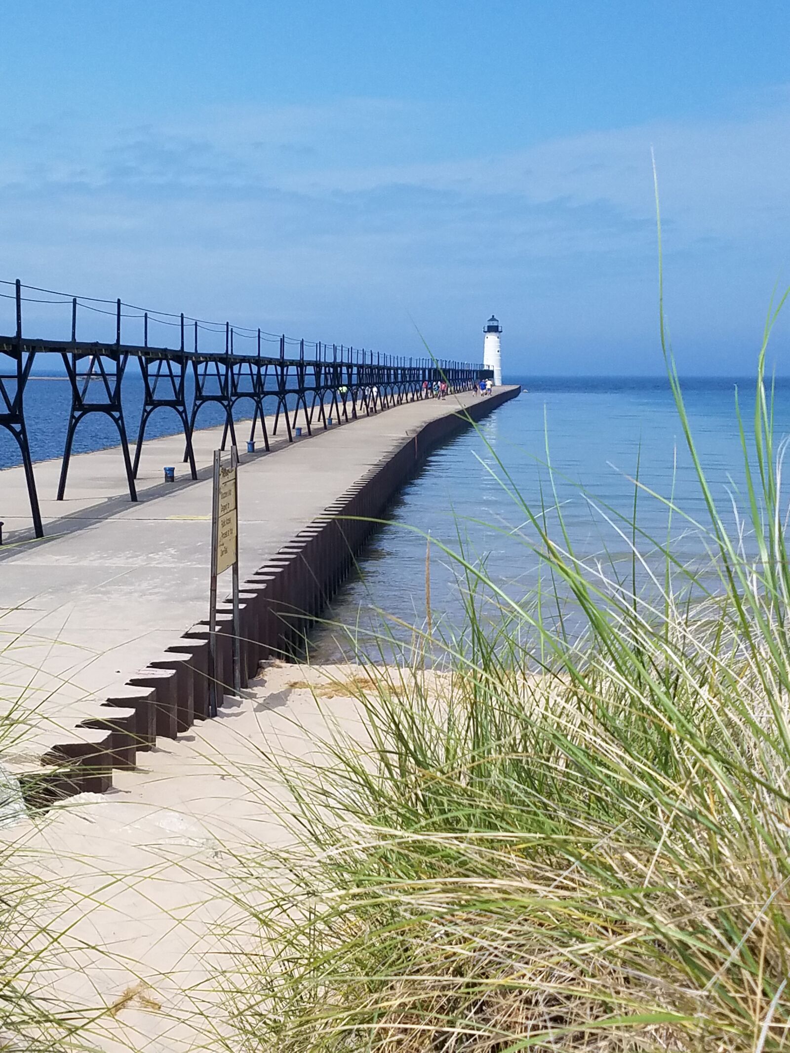 Samsung Galaxy S7 Edge sample photo. Manistee, michigan, lighthouse photography