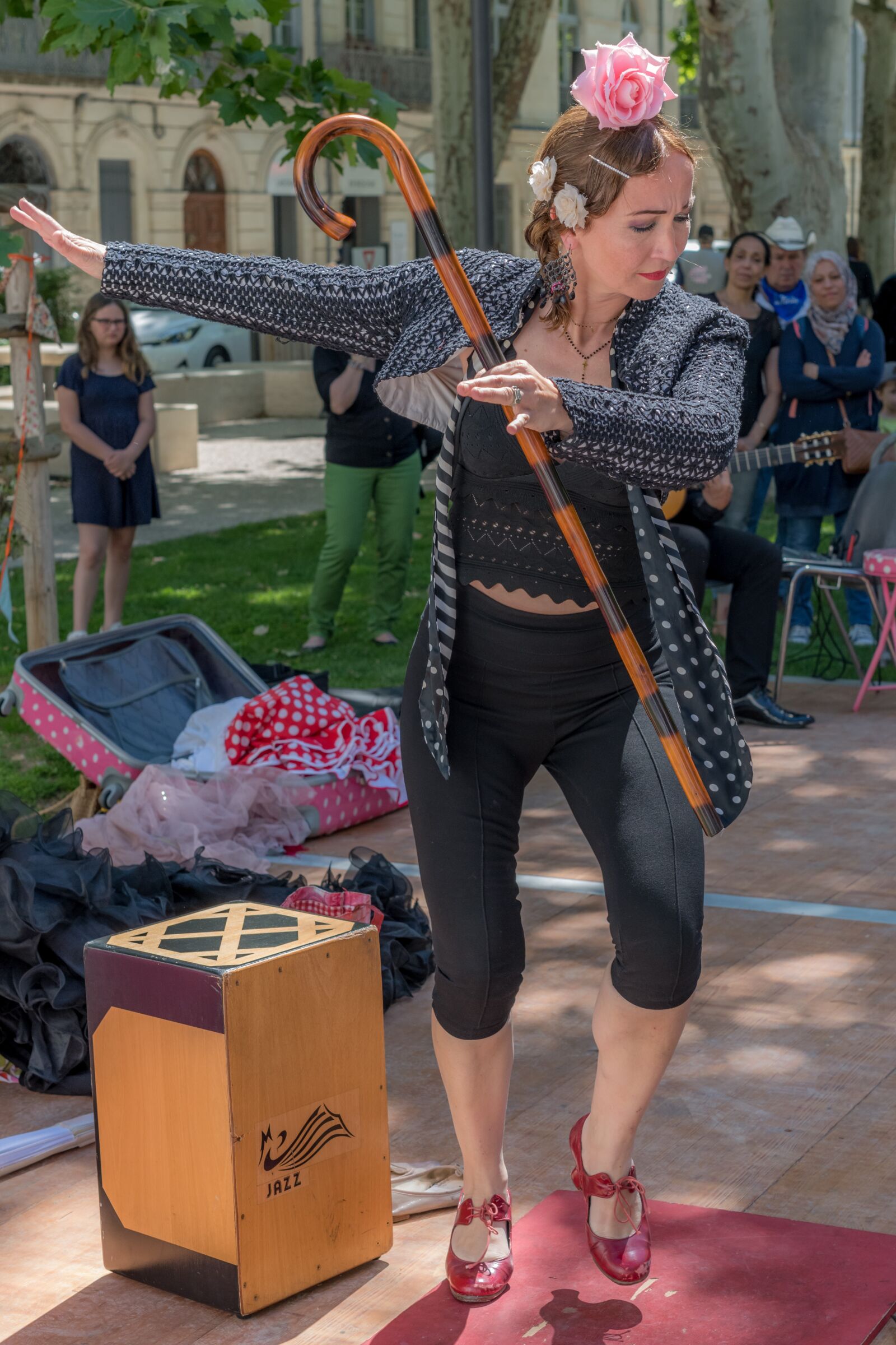 ZEISS Milvus 50mm F1.4 sample photo. Street, dancer, entertainer photography