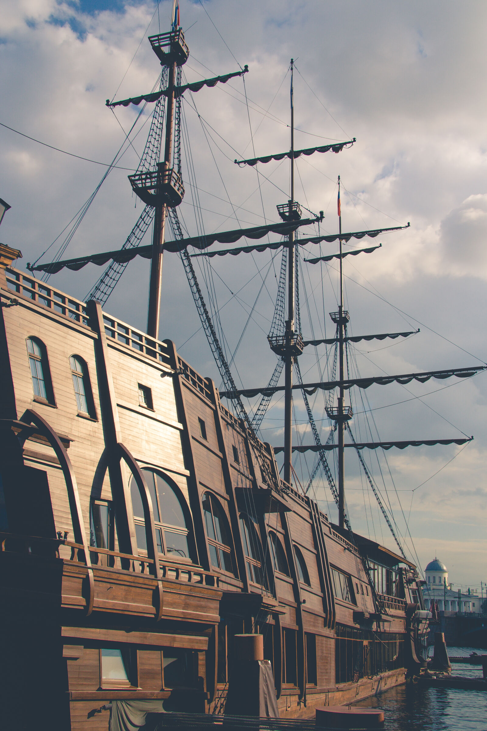 Canon EF-S 17-85mm F4-5.6 IS USM sample photo. Boat, saint, petersburg, ship photography
