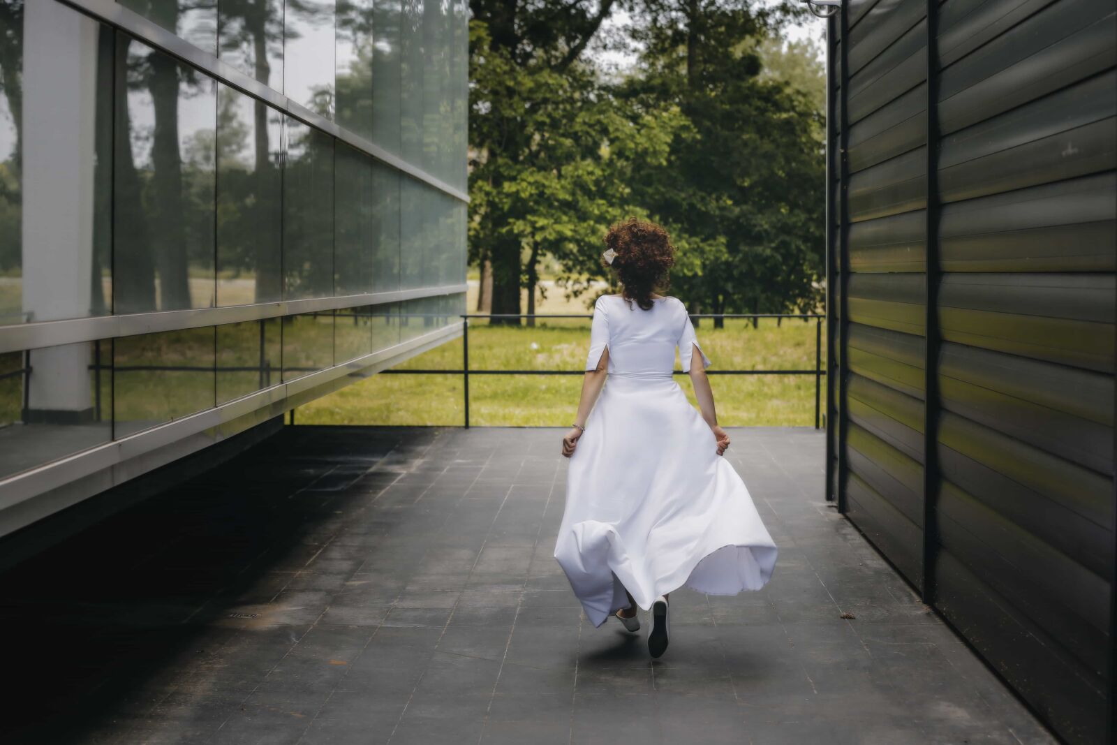 Canon EOS 5D Mark III sample photo. Brunette, buildings, contemporary, dress photography