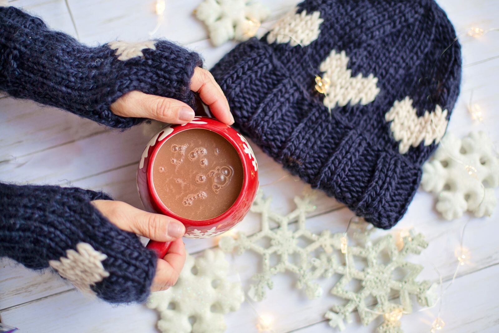 Canon EF 50mm F1.4 USM sample photo. Winter, mittens, hat photography