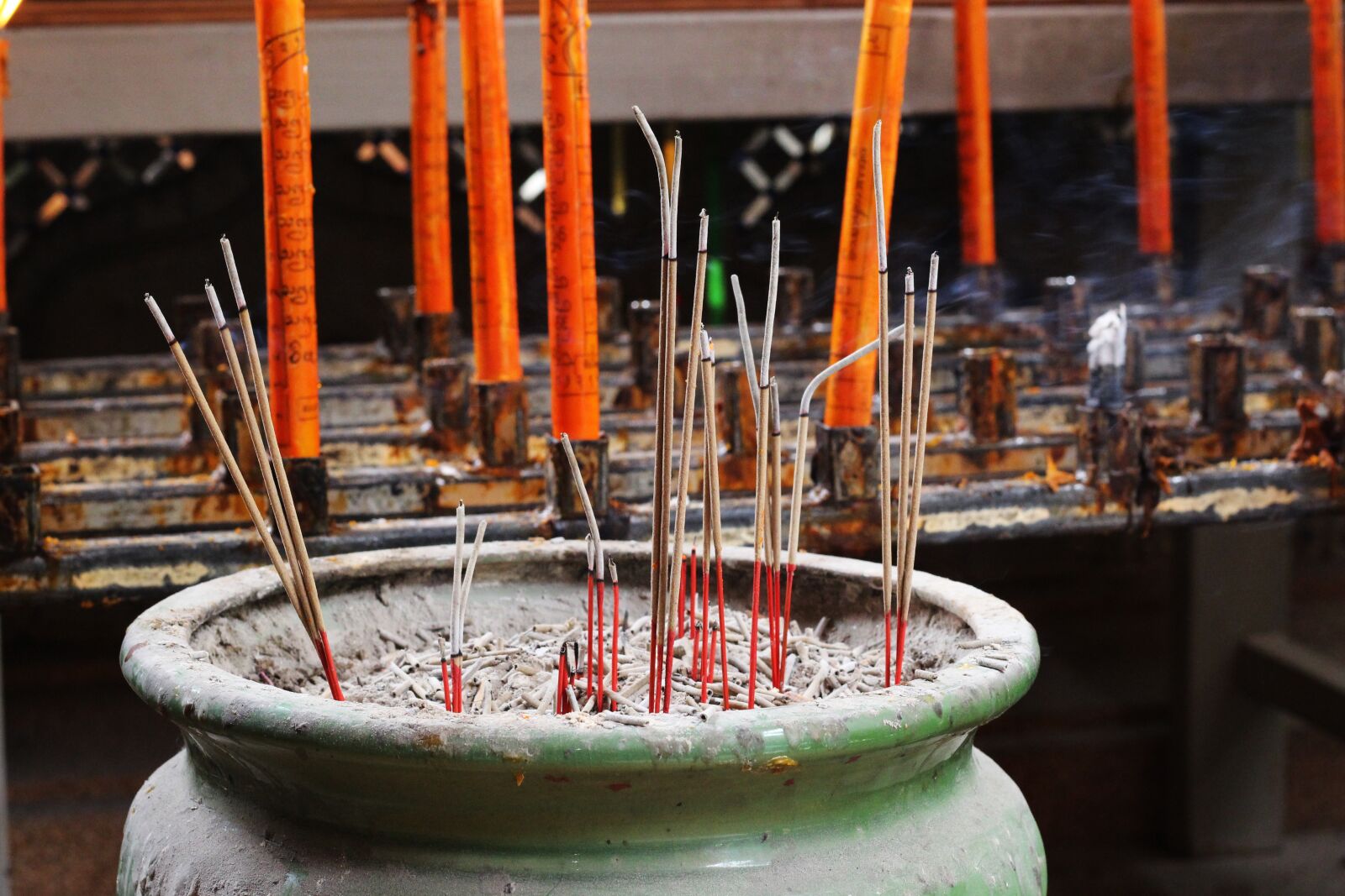 Canon EOS 700D (EOS Rebel T5i / EOS Kiss X7i) + Canon EF 50mm F1.8 STM sample photo. Culture, tradition, temple photography