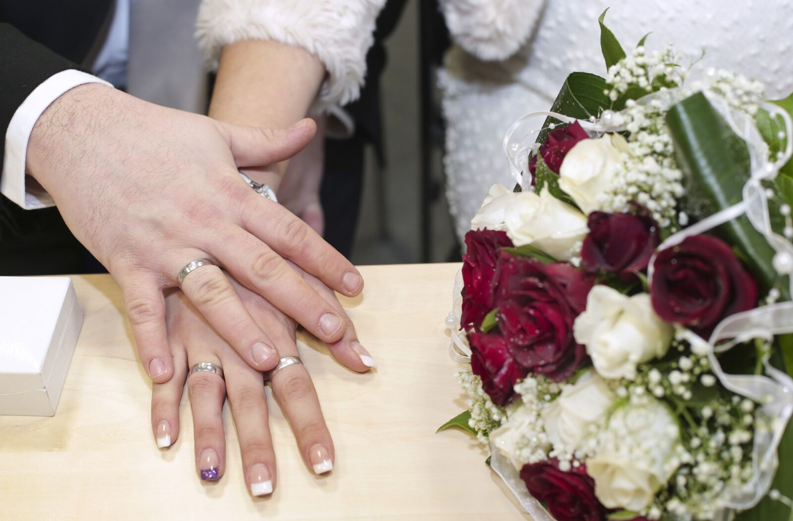 Canon EOS 5D Mark III sample photo. Wedding, wedding rings, hands photography