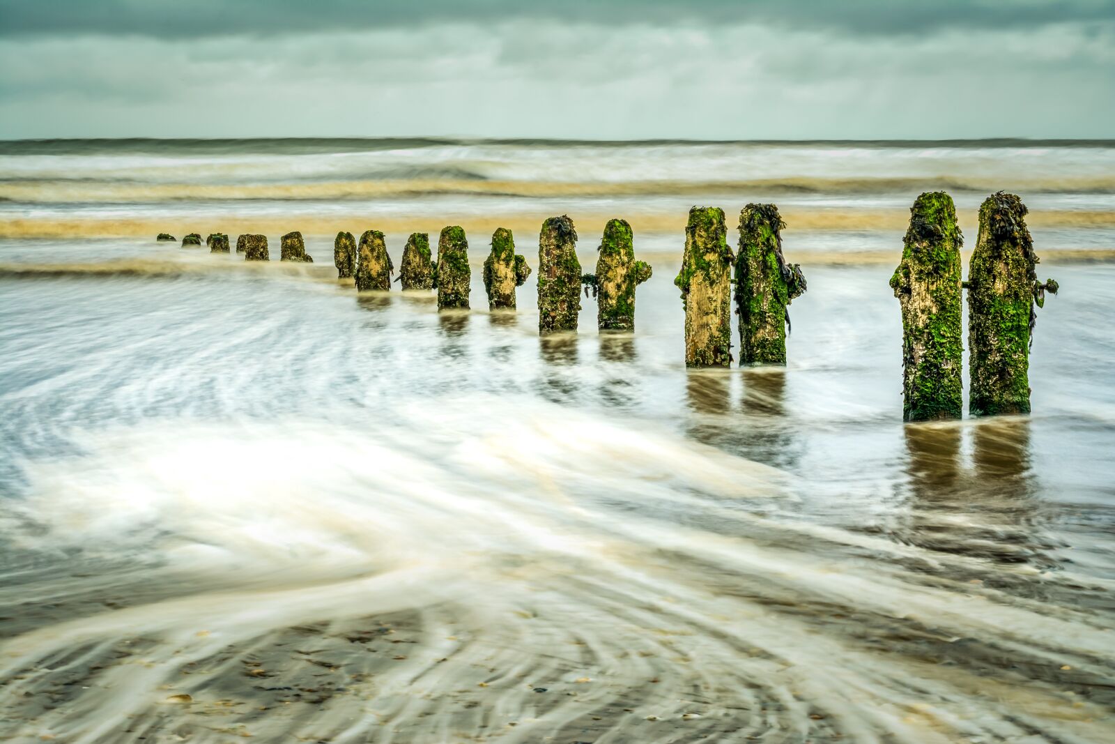 Nikon D7100 sample photo. Groynes, wave breaks, seascape photography