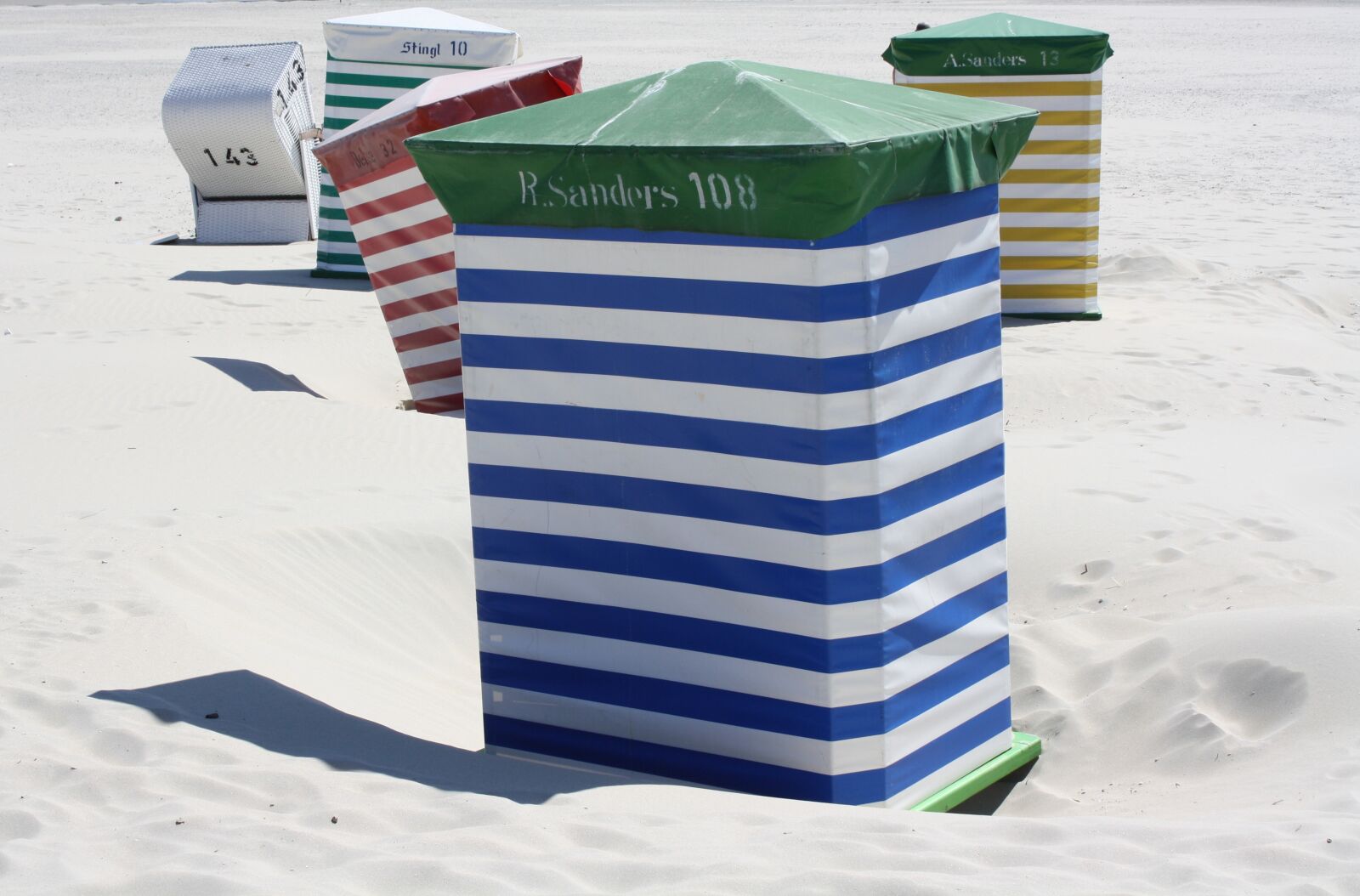 Canon EOS 1000D (EOS Digital Rebel XS / EOS Kiss F) sample photo. Beach, beach chair, vacation photography