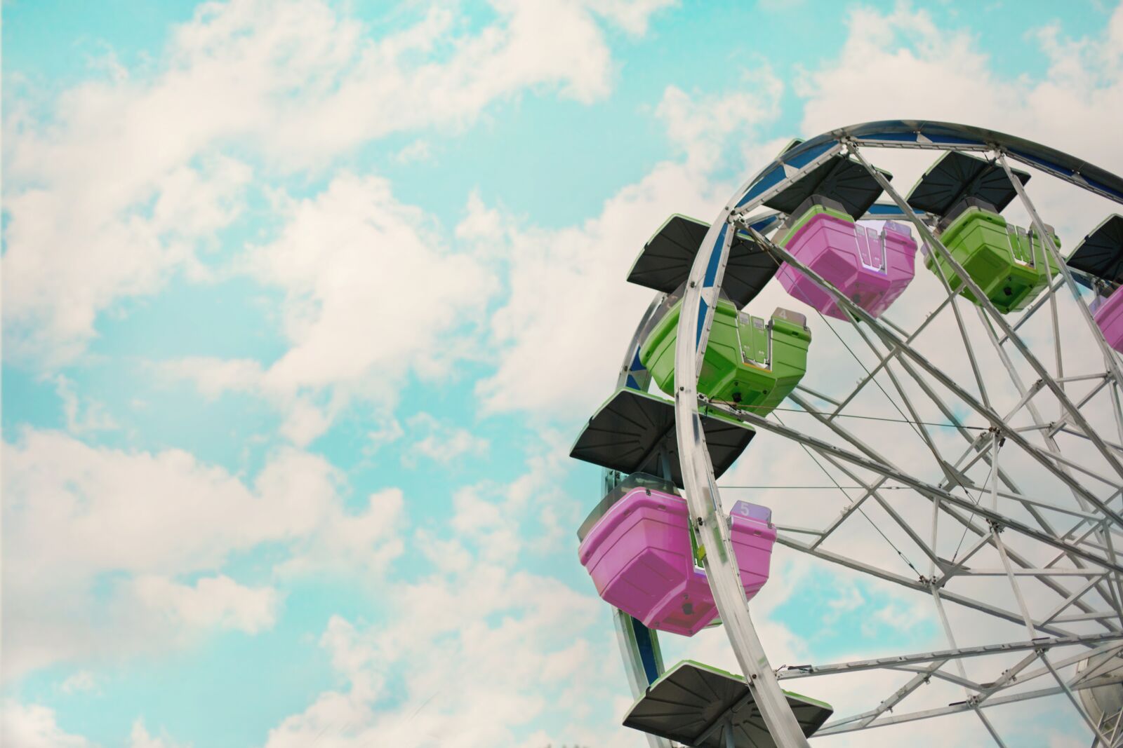 Canon EF 50mm F1.4 USM sample photo. Carnival, summer, ferris wheel photography