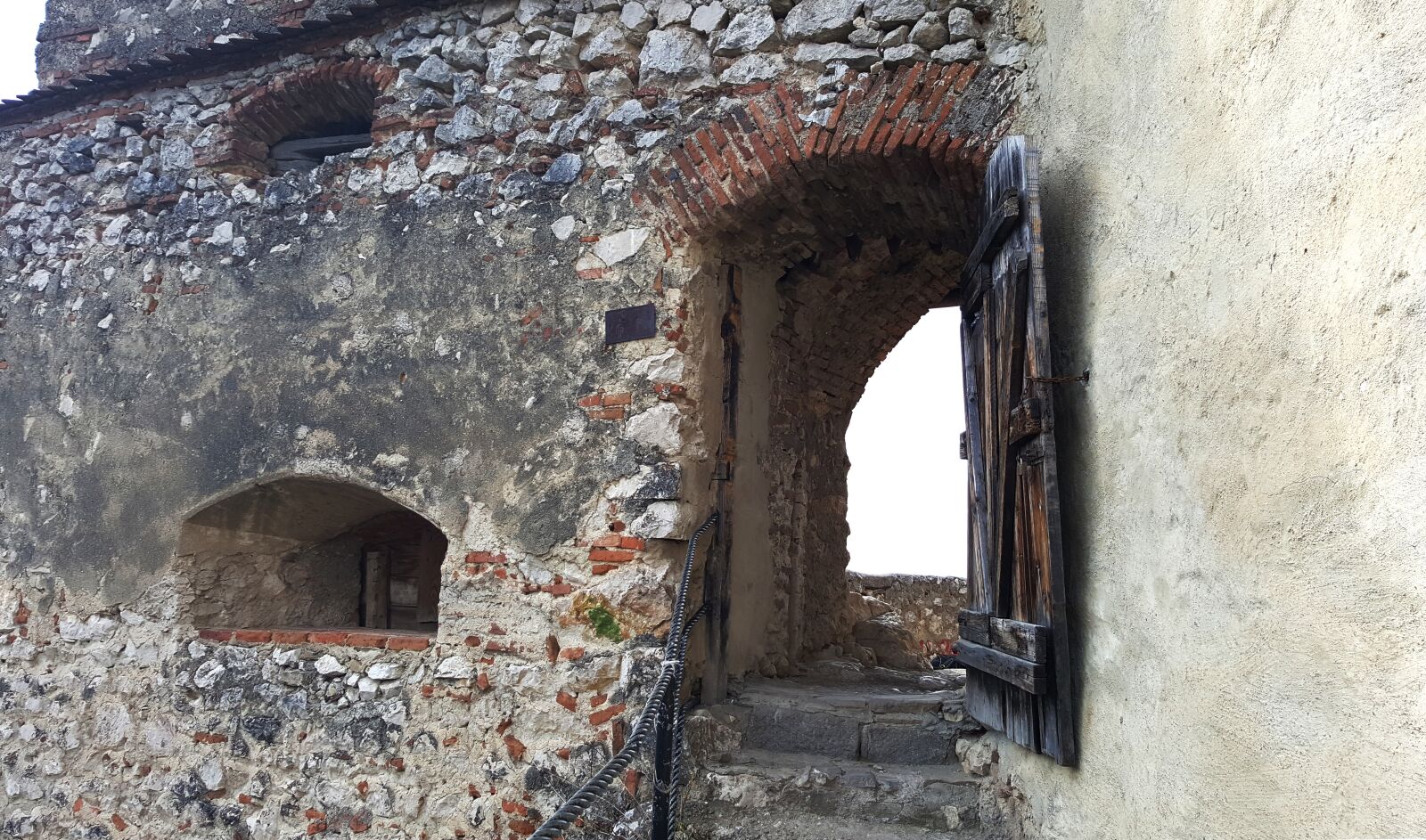 Samsung Galaxy Note5 sample photo. Door, goal, medieval photography