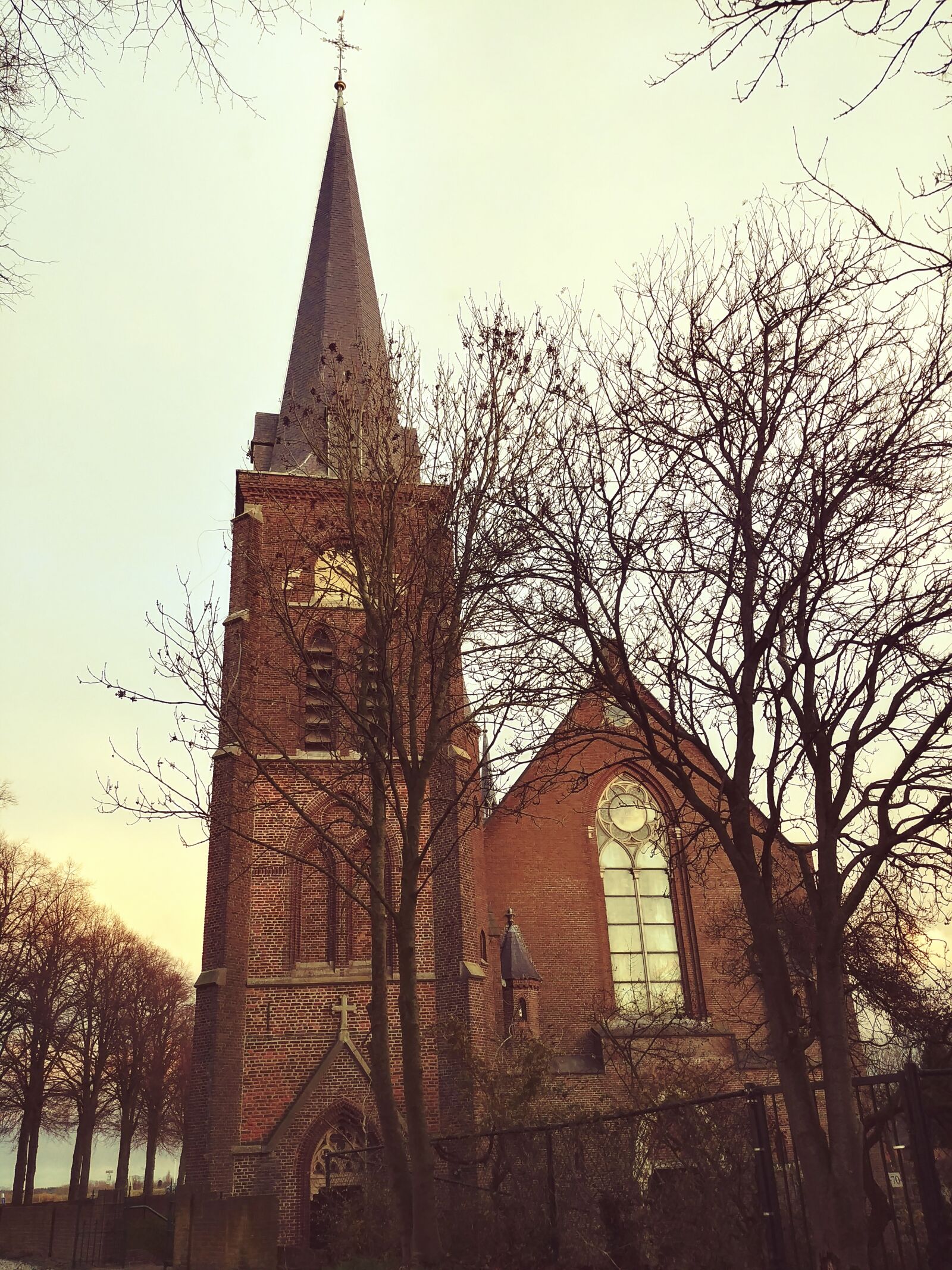 LG G6 sample photo. Church, dutch, vintage photography