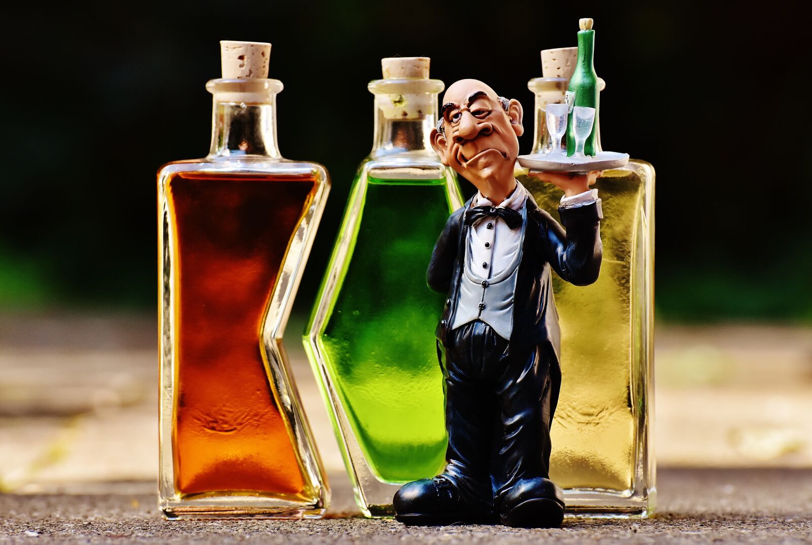 Nikon D7200 sample photo. Waiter, beverages, bottles photography